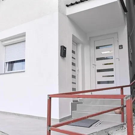 Izola1! Modern In The Heart Of Daire